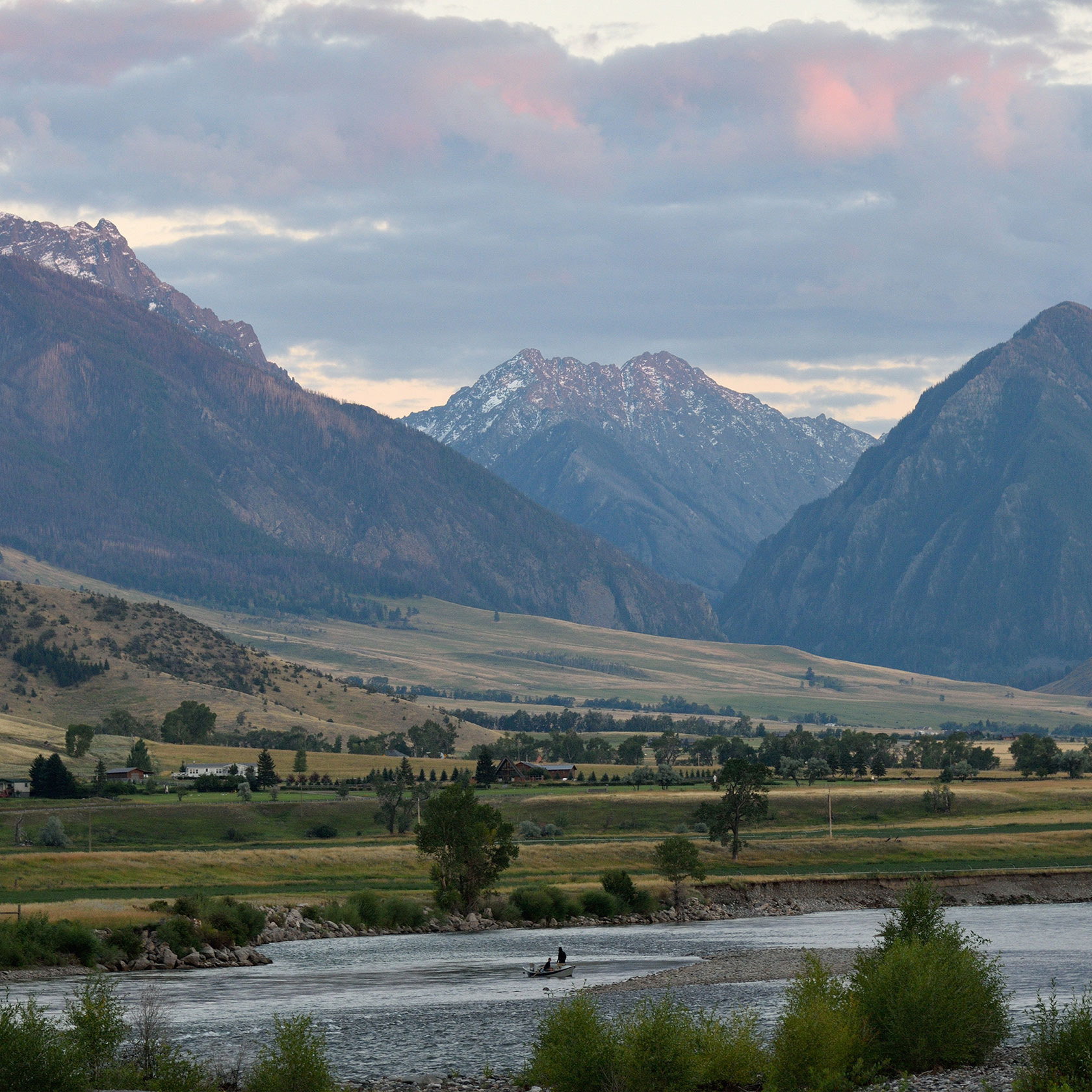 <small>LAND JOURNEY</small>
Paradise Valley, Yellowstone & the Tetons