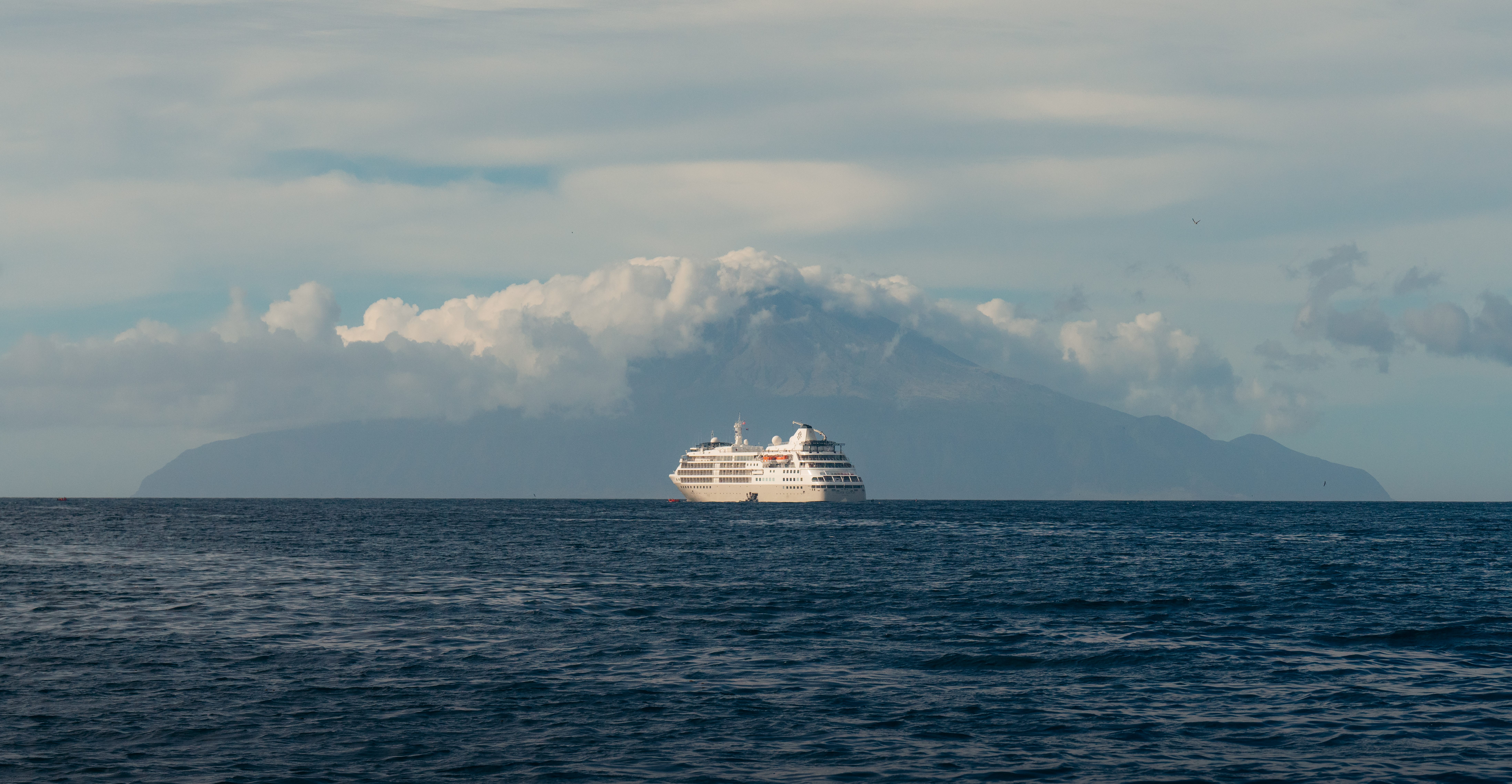 Extraordinary Coasts Between Continents