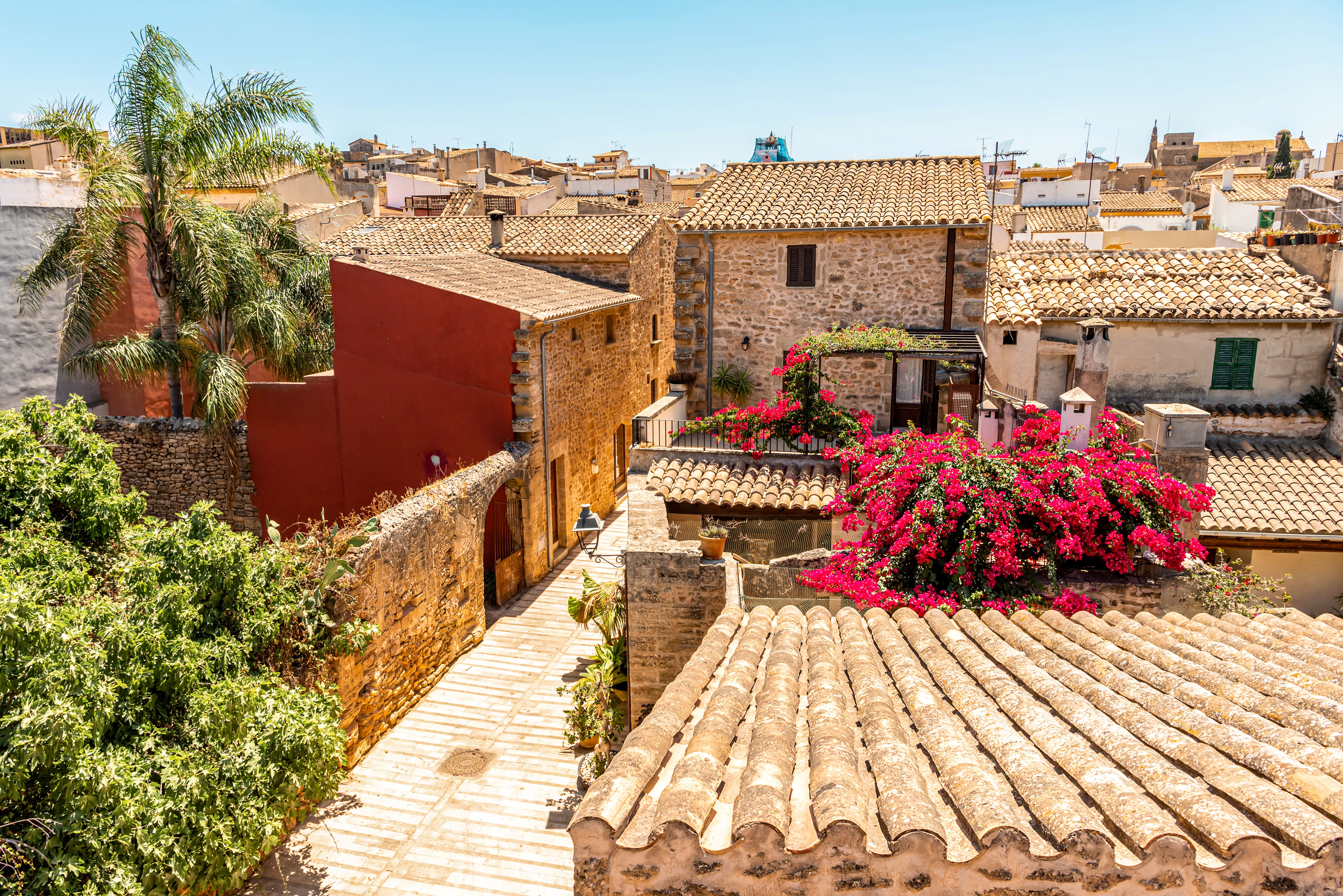 SMALL PORTS & SLOW CRUISING