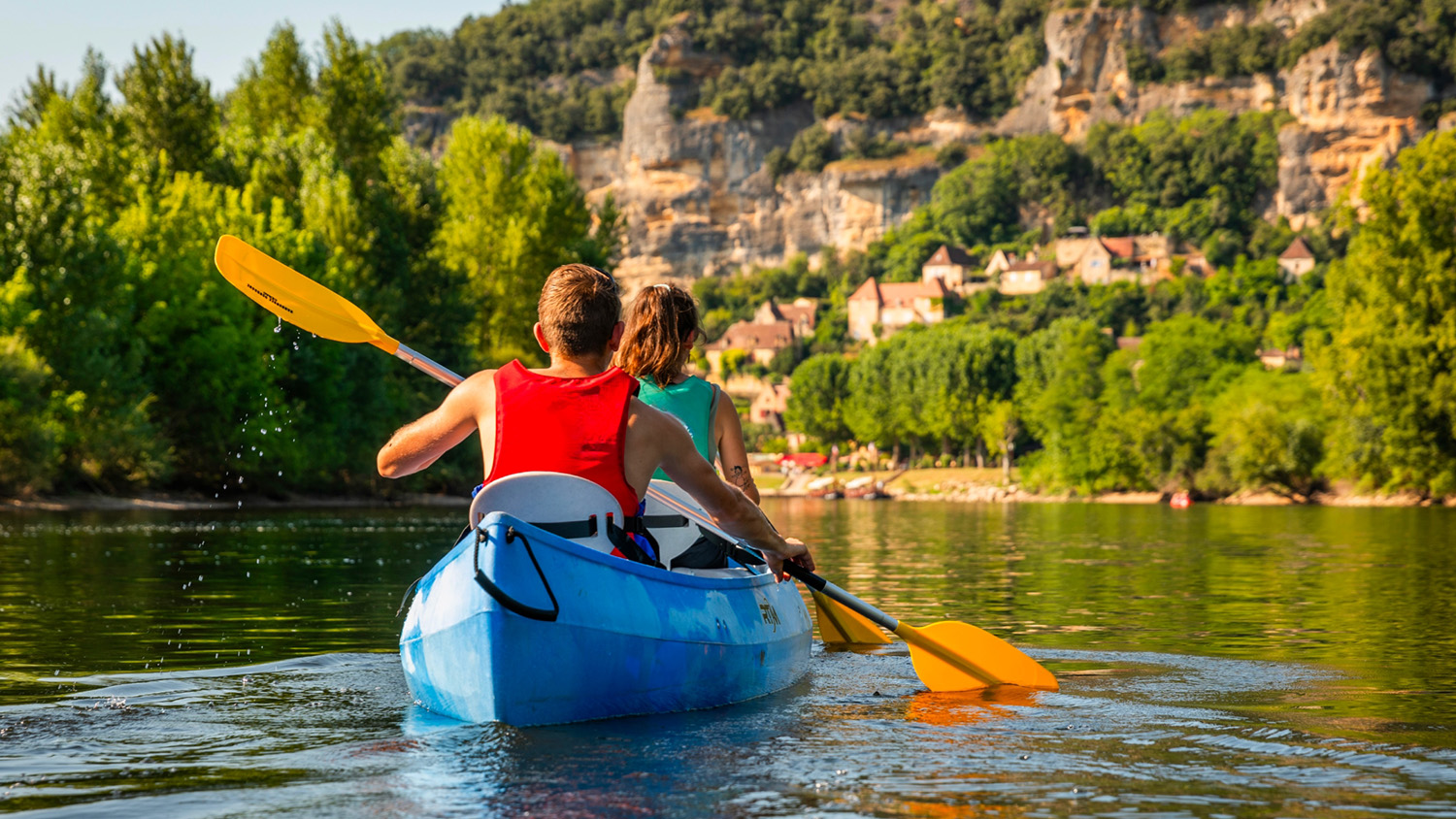 Kayaking beneath the Dordogne's châteaux