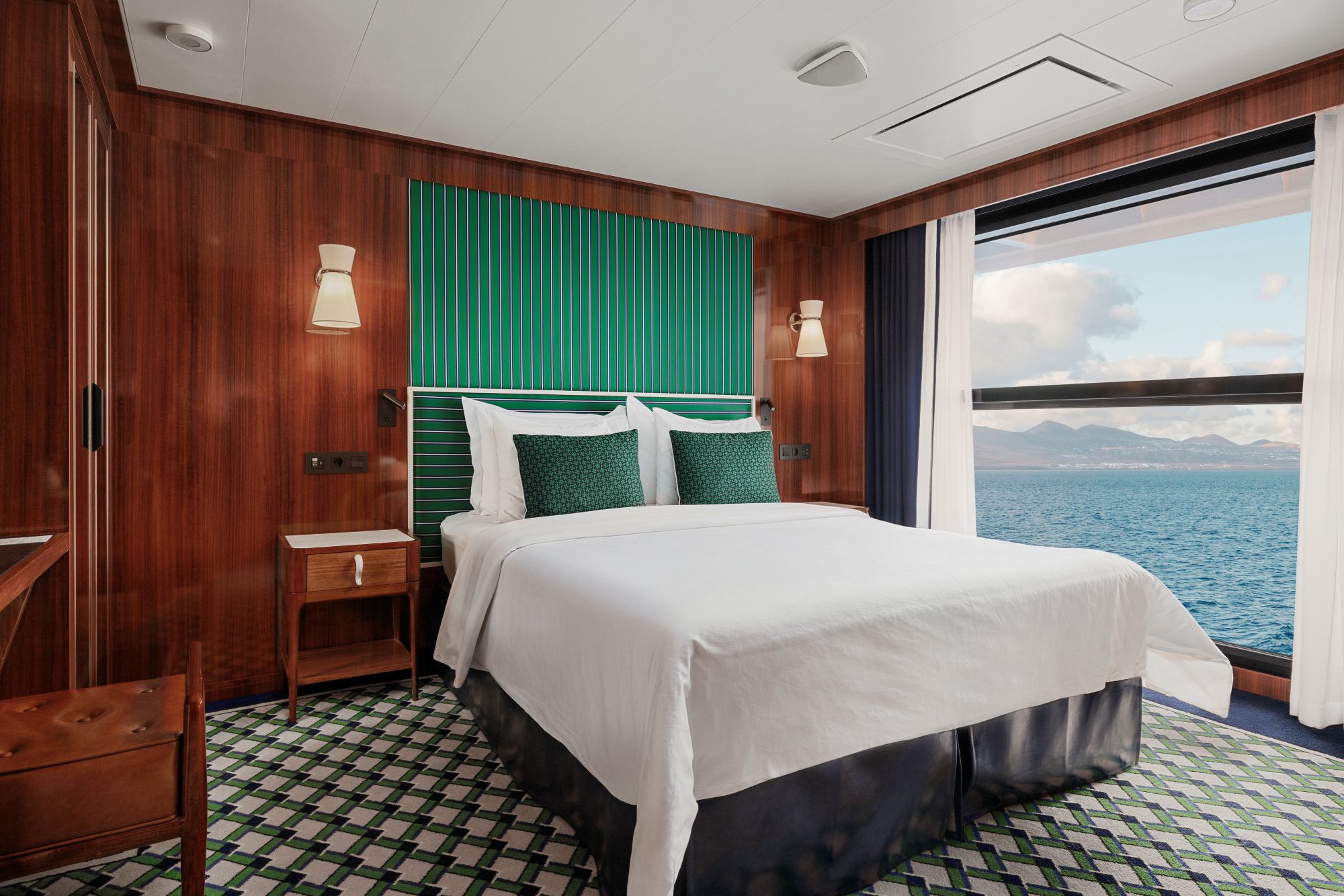 DELUXE HORIZON SUITE (D1)