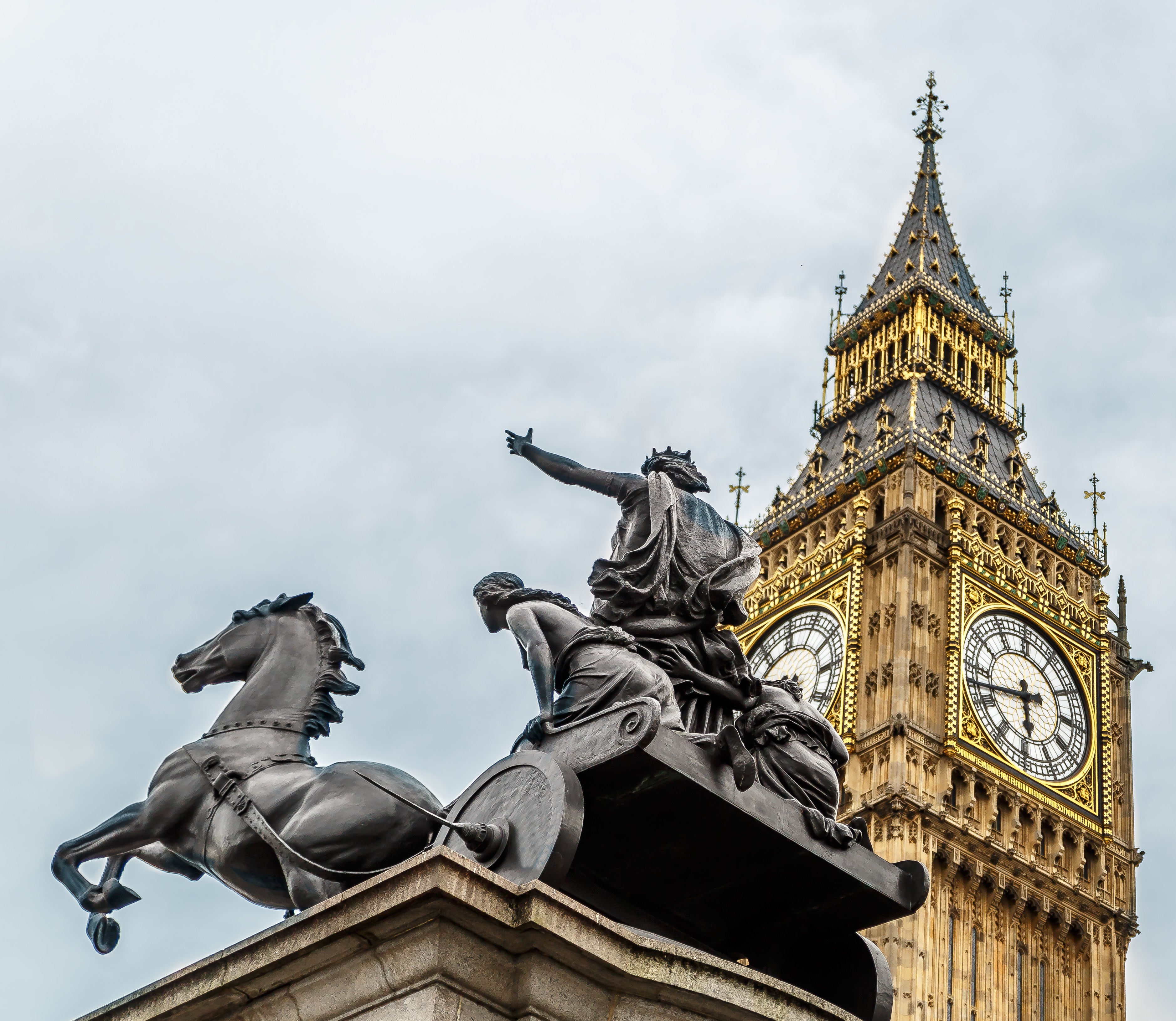 A United Kingdom: The Crown and the Clans