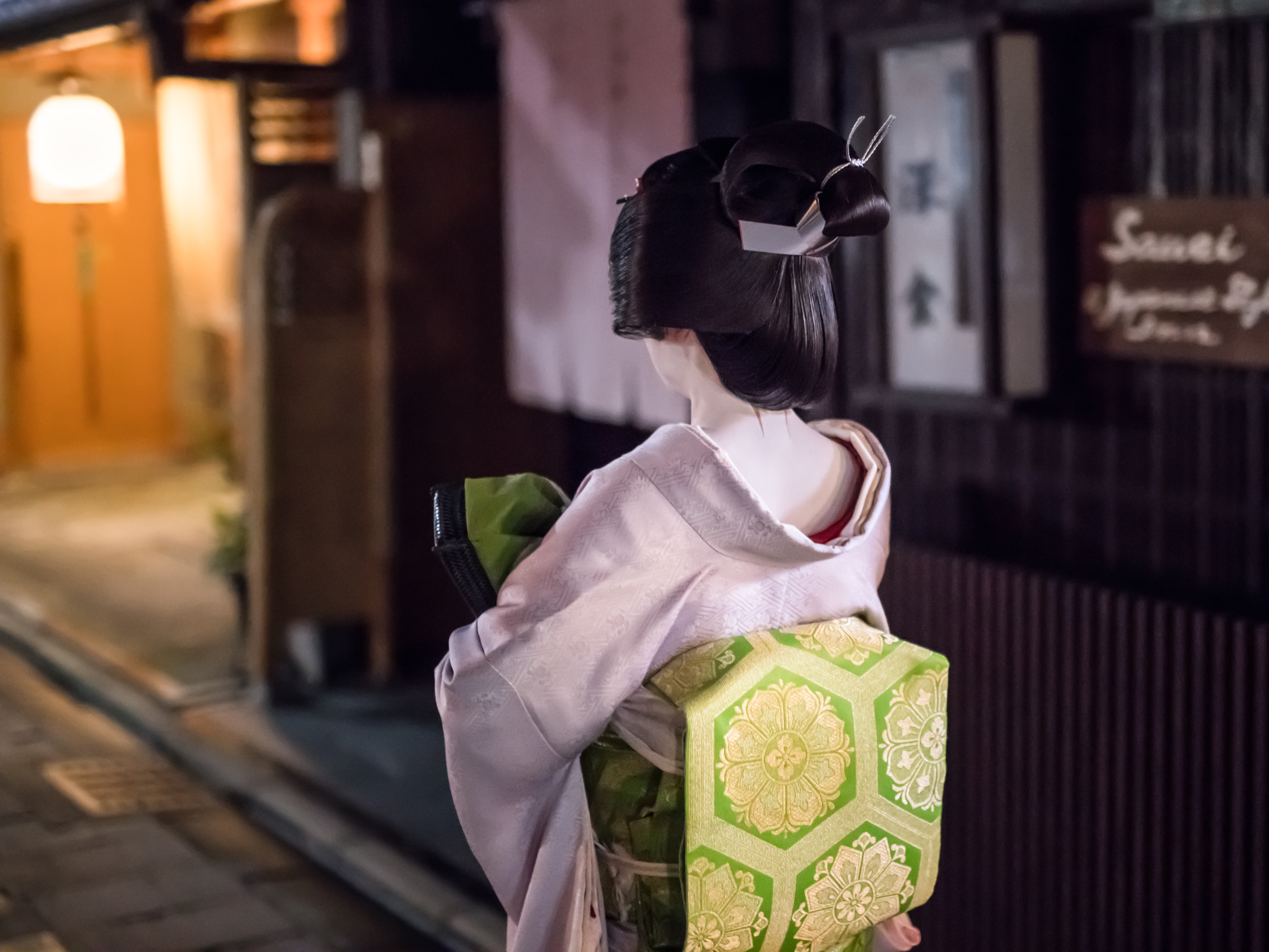 EXCLUSIVE: GEISHAS AND EMPERORS: THE MYSTERIES OF JAPAN