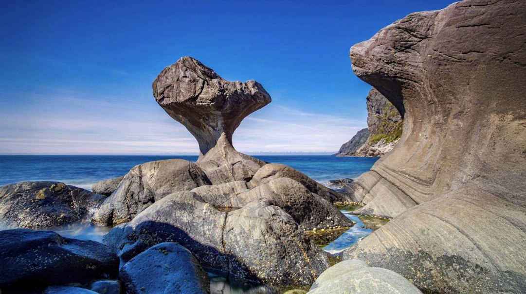 FJORDS & FRONTIERS