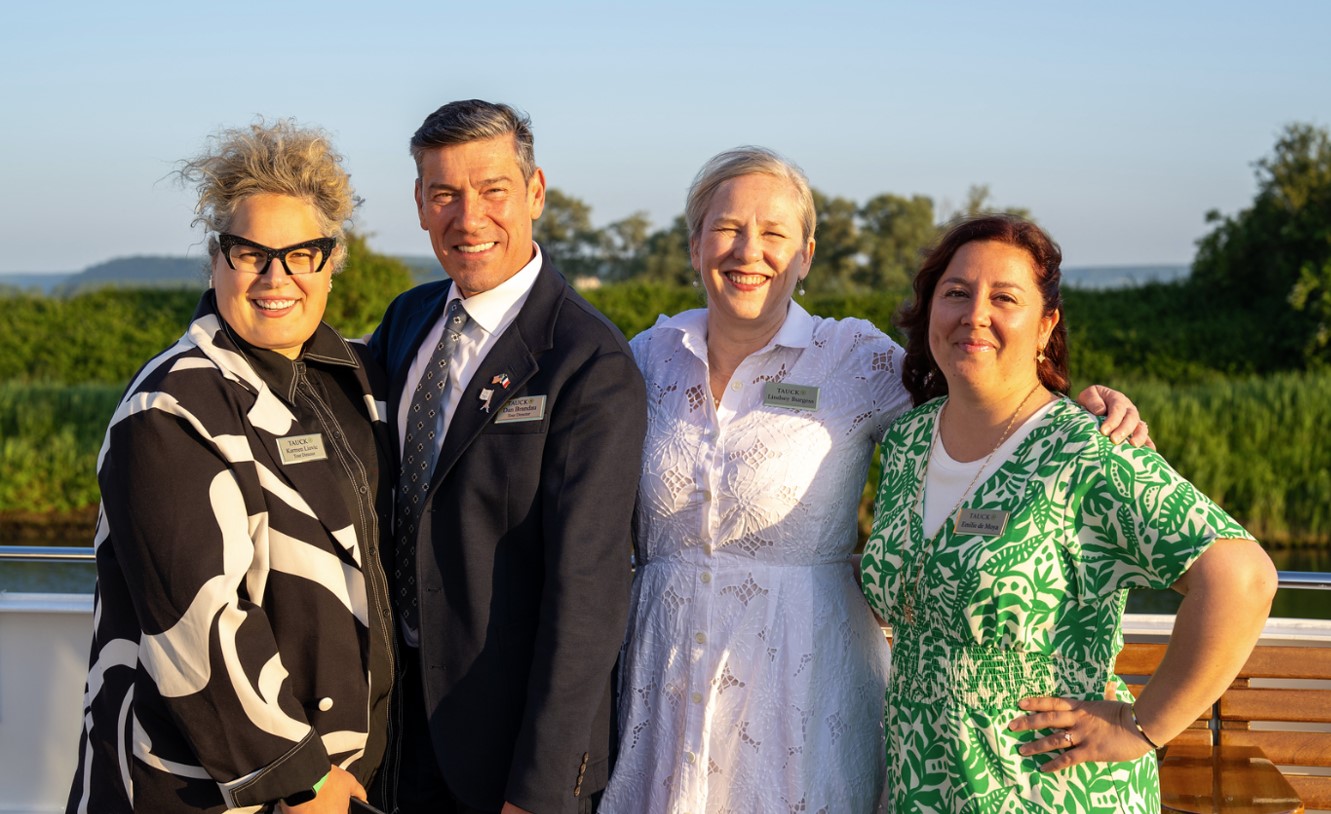 Fully Guided by the Best