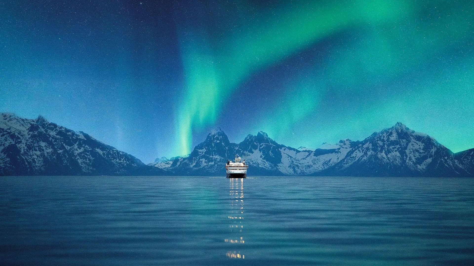 Experience the Northern Lights. Get inspired here ->