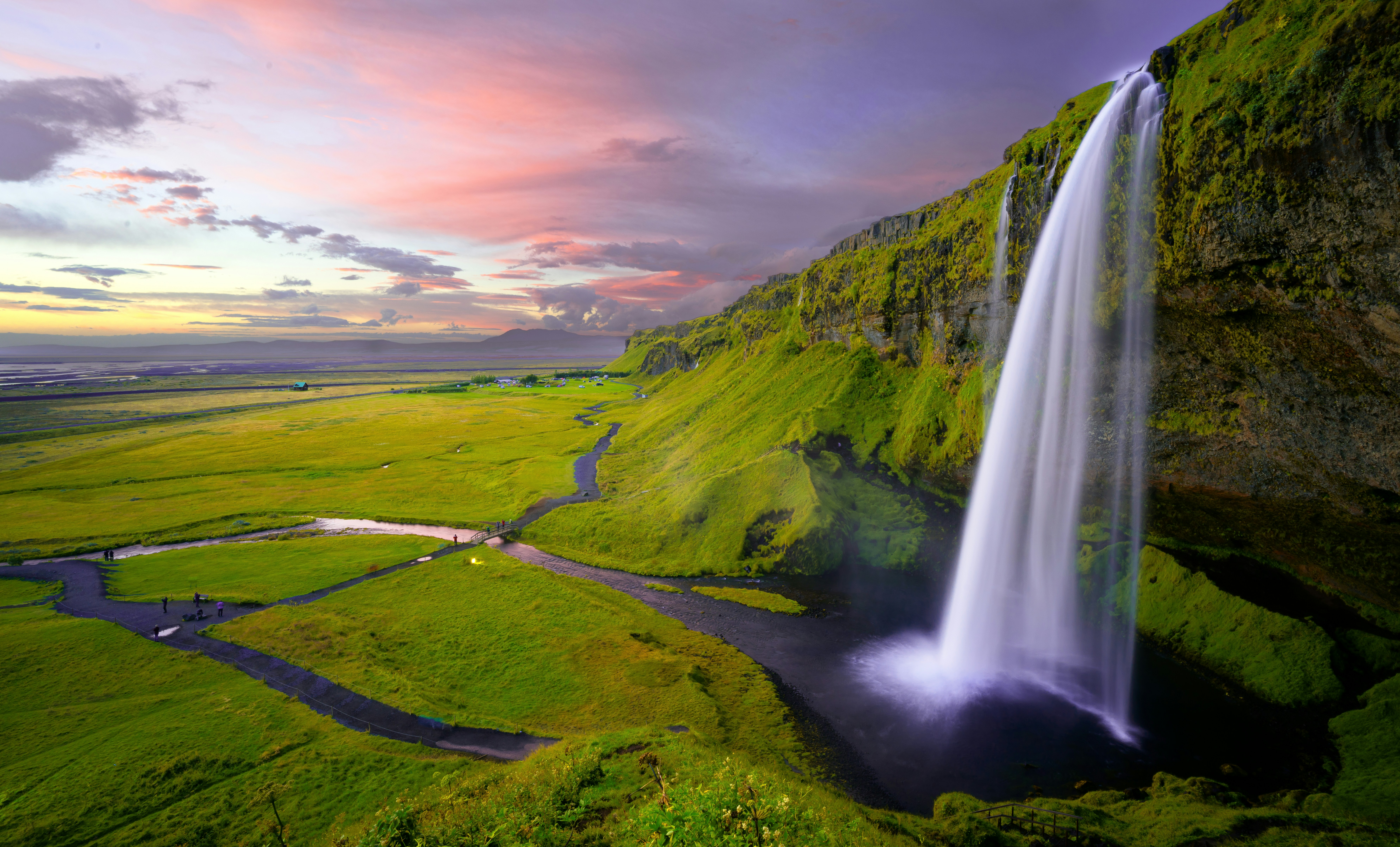 ROUNDTRIP REYKJAVIK